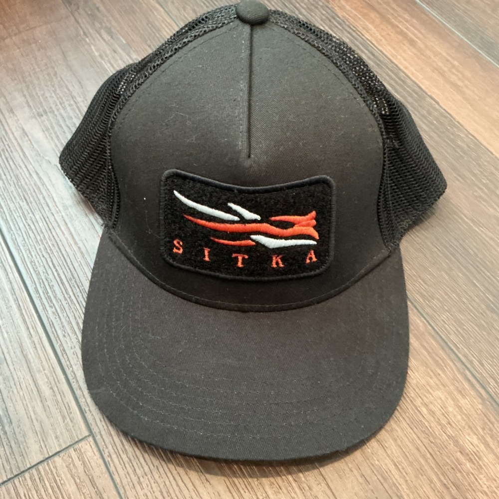 Sitka Gear Trucker Hat Black Mesh Back Snapback Logo Patch OSFA Hunting Cap